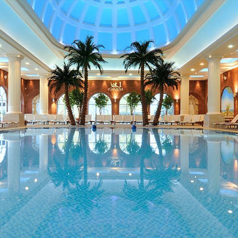 Roman Pool, Indoor Swimming Pool Design, Spa Luxe, Indoor Pool Design, Piscina Interior, Luxury Swimming Pools, Indoor Swimming Pool, Luxury Pools, Dream Pools