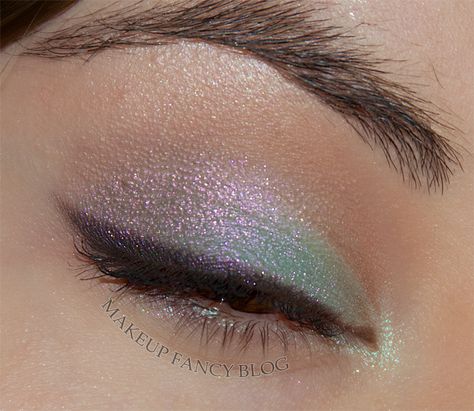 Purple Mermaid Eye Makeup, Green Pastel Eyeshadow, Prom Makeup For Mint Green Dress, Sage Green And Pink Makeup, Pastel Green Eye Makeup, Pastel Green Makeup Looks, Green And Pink Eye Makeup, Purple And Green Makeup Looks, Pastel Green Makeup