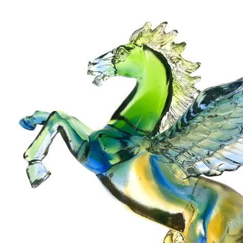 Feng Shui Horse Significance and Uses - Feng Shui Beginner Feng Shui Horse, Feng Shui Symbols, Dragon Turtle, Feng Shui Living Room, Luck Symbol, Fire Horse, Good Luck Symbols, Horse Face, Running Horses