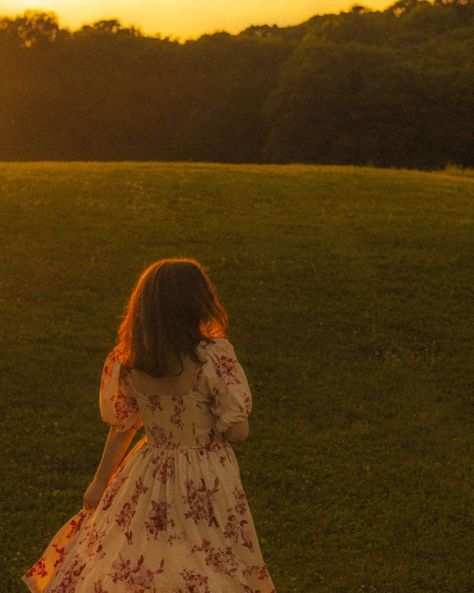 hand painted skies, sun kissed fields and a floral dress🌤️🌾🌷 • • • keywords: vermont, new england, non traditional senior photos, senior photos, visual poetry, summer, new hampshire, maine, new york, pinterest, documentary style photography, vintage, storytelling photography, cinematic style photography, golden hour, summer photoshoot, spring, senior photos, vermont photographer, art, golden photos, candid, pinterest inspo, sunsets #vermont #vermontphotographer #storytellingphotography #ci... Sun Kissed Photos, Photography Golden Hour, Painted Skies, Photoshoot Spring, Documentary Style Photography, Photography Cinematic, Field Photoshoot, Filter Aesthetic, Storytelling Photography