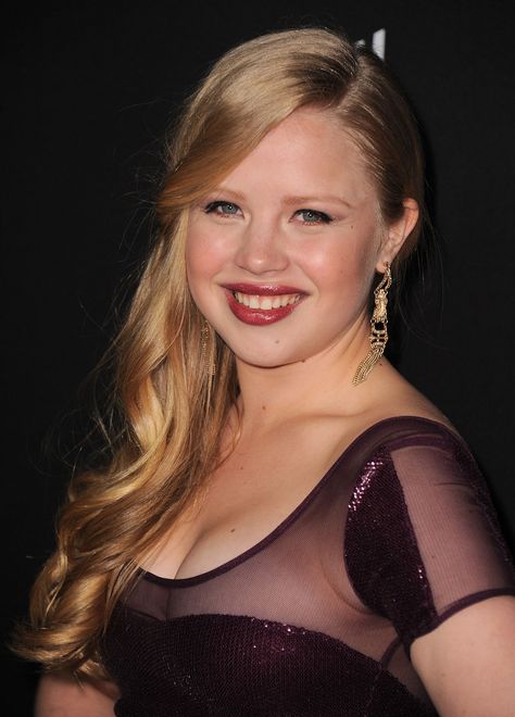 Sofia Vassilieva Sofia Vassilieva, Sister Keeper, Fanning Sisters, My Sisters Keeper, Film Premiere, Julie Andrews, Wedding Background, Pretty Photos, West Hollywood