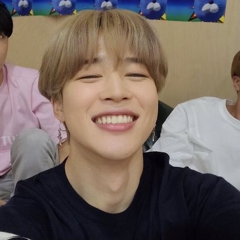 Jimin Icons, Jimin Selca, Lovely Smile, Park Jimin Cute, About Bts, Park Jimin Bts, Bts Members, Busan, Bts Pictures