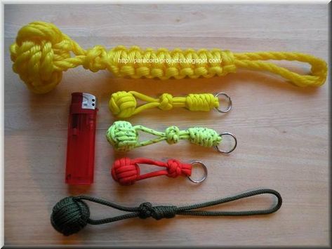 25 DIY Paracord Monkey Fist Instructions Monkey Fist Keychain, Monkey Knot, Paracord Monkeyfist, Cord Projects, Toy Parachute, Knot Keychain, Diy Survival, Monkey Fist Knot, Paracord Accessories