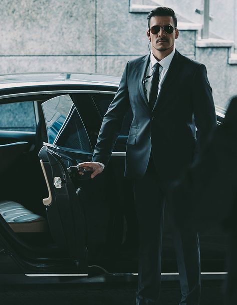 Gangster Outfit, Bodyguard Services, Groom Suit Black, Casual Look For Men, Happy Nation, Close Protection, Aaliyah Pictures, Executive Protection, Peaky Blinders Tommy Shelby