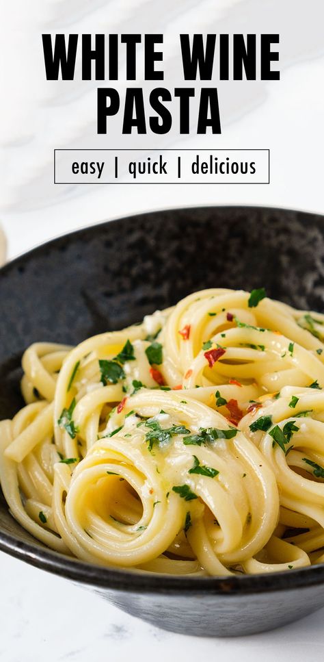 Close-up of a black bowl full of white wine pasta. White Wine Pasta Recipes, White Wine Pasta, Wine Pasta Sauce, Pasta With Lemon Sauce, White Wine Pasta Sauce, White Pasta Sauce Recipe, Fresh Pasta Sauce, Wine Pasta, White Wine Recipes