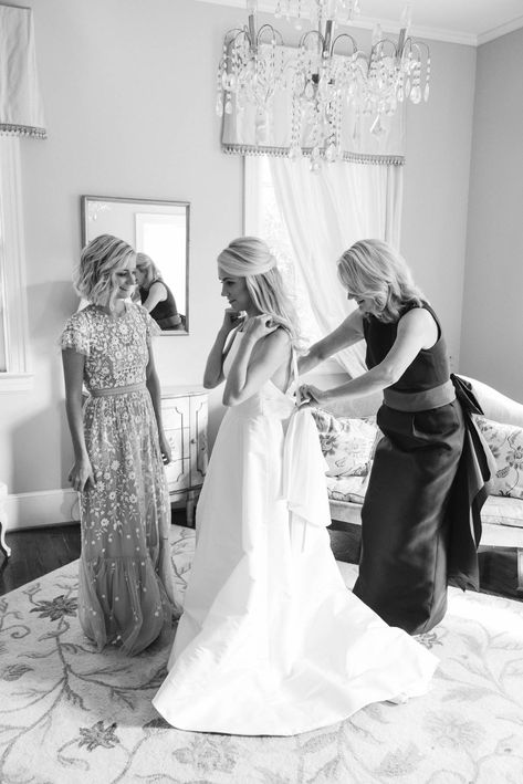 Mother Helping Bride Get Ready, Bride And Maid Of Honor, Bride Preparation, Charleston Bride, Southern Wedding Inspiration, Wedding Photography Bride, Southern Bride, Bride Getting Ready, Southern Weddings