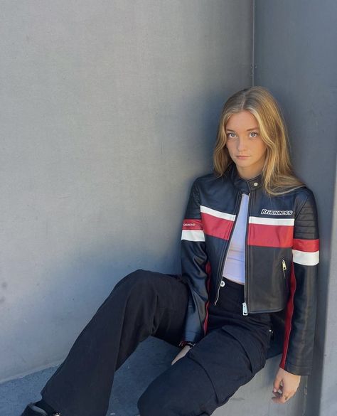 Race Jacket Outfit, Racer Jacket Outfit, Race Outfit, Jacket Outfit Women, Black Attire, Looks Street Style, Womens Casual Outfits, Winter Fashion Outfits, Outfits Casuales