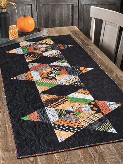 Basic Quilt Patterns, Halloween Quilt Patterns, Quilted Placemat, Fall Quilt Patterns, Parlor Table, Quilting Digest, Table Topper Patterns, Quilt Pattern Book, Halloween Table Runners