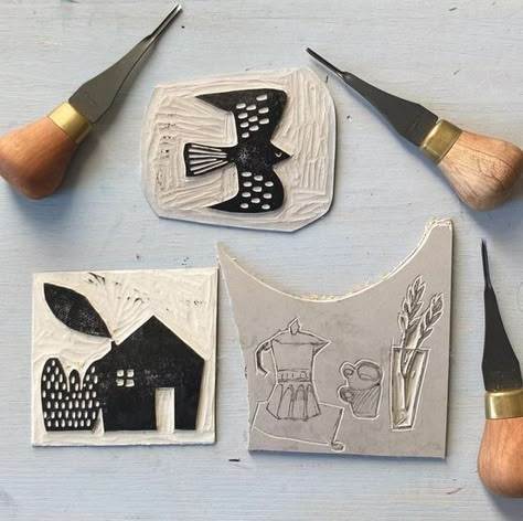 Lino Printed Fabric, Small Lino Prints, Small Linocut Stamps, Beginner Linocut Designs, Simple Linocut Designs, Printmaking Stamps, Easy Lino Print Ideas, Easy Linocut, Stamp Linocut