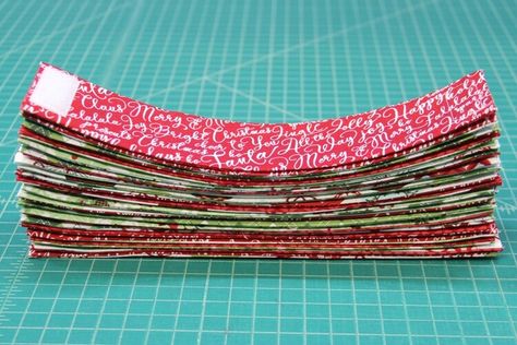 Christmas Chain Garland, Christmas Garland Ideas Diy, Christmas Bunting Ideas, Christmas Chain, Christmas Paper Chains, Plaid Crafts, Christmas Diy Sewing, Crafty Staci, Fabric Christmas Decorations