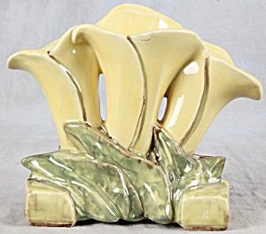 McCoy Pottery Triple Calla Lily Vase - 1950s. I have 3 of these. One each matte & gloss finish in mint condition (1 with original label). Calla Lily Vase, Mccoy Pottery Vases, Antique Stuff, Lily Vases, Collectible Pottery, Old Pottery, Hull Pottery, Pottery Marks, Roseville Pottery