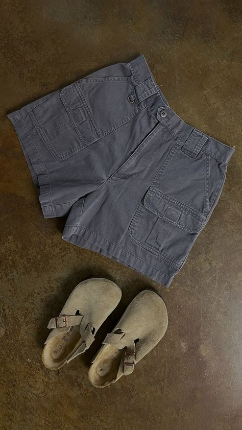 Grey Cargo Shorts Outfit, Utility Shorts Outfit, Gray Shorts, Gray Cargo Shorts, Pigeon Costume, Cargo Shorts Outfits Women, Grey Shorts Outfit, Cargo Shorts Outfit, 90s Shorts