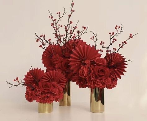 Chinese New Year Arrangement Flower, Tet Flower Arrangement, Chinese New Year Floral Arrangement, Lunar New Year Flower Arrangement, Asian Christmas Decorations, Chinese New Year Decorations Ideas, Cny Decoration Ideas, Asian Party Decorations, Chinese Theme Parties