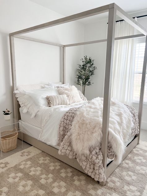 Teen Canopy Bed, Girls Bedroom Canopy, Pottery Barn Bedrooms, Teen Girls Bedroom, Girls Bed Canopy, Barn Bedrooms, House Beds For Kids, Beds For Kids