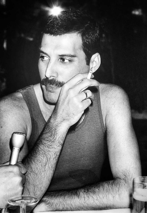 Freddie Mercury Online on Twitter: "David: Wonder now why you would want to go on? You have everything, you're rich, you're successful, you're famous Freddie: Oh, here we go again (laughter) I've nothing else to do (laughter) #FreddieMercury https://t.co/IPpjrhFo0a" / Twitter Freddie My Love, Freddy Mercury, Celebrity Style Inspiration, Queen Of Heaven, Queen Freddie Mercury, Queen Art, Rock And Roll Bands, Queen Band, Best Rock