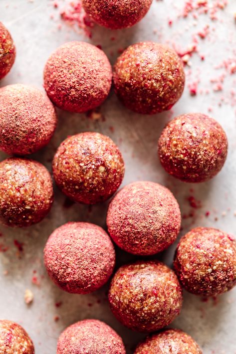 Strawberry Protein Bites Strawberry Protein Snacks, Strawberry Protein Balls Healthy, Strawberry Protein Recipes, Arbonne Strawberry Protein Recipes, Strawberry Protein Powder Recipes, Strawberry Protein Balls, Arbonne Shakes, Healthy Post Workout Snacks, Healthy Balls