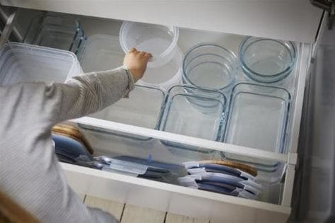 Helpful Tips for Organizing your Food Storage Containers  #organization #tupperware #containers #kitchen #renovatingmaplesonmanor #rubbermaid #food #storage Ikea Food Storage, Glass Tupperware, Rubbermaid Storage, Tupperware Organizing, Tupperware Storage, Glass Storage Containers, Ikea 365, Kitchen Cabinet Organization, Food Storage Containers Organization