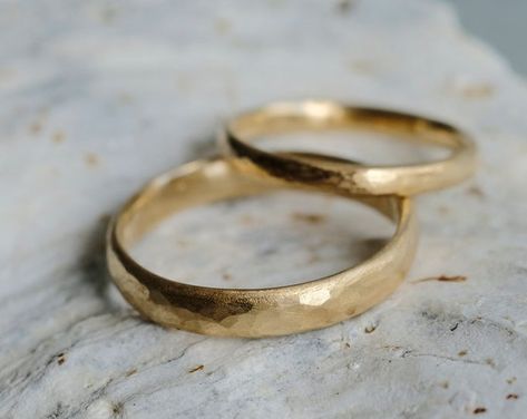 Discover Wedding bands | Etsy Hammered Gold Wedding Ring, Hammered Gold Wedding Band, Rings Materials, Rose Wedding Rings, Hammered Wedding Rings, Textured Wedding Band, Ring Man, Classic Wedding Rings, Single Ring