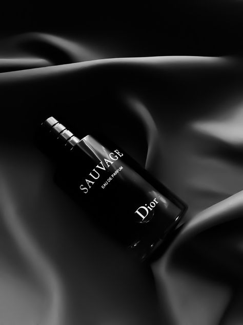 Black On Black Photography Product, Black Perfume Aesthetic, Black Friday Inspiration, Perfume Jean Paul, Liquid Smooth, Black Perfume, Fragrance Bottle, Perfume Store, Black Photography