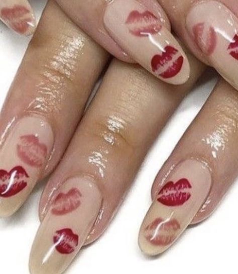 Kiss On Nails Design, Sabrina Carpenter Concert Nail Ideas, Nail Art Squiggles, Kissy Lip Nails, Hoco Short Nails, Lip Print Nails, Salome Andrea Nails, Kiss Lips Nails, Kiss Print Nails