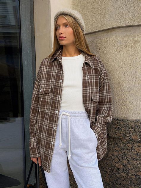 2024 Autumn Vintage Plaid Checkered Shirt Women's Long Sleeve Blouse Loose Single Breasted Casual Checked Shirt Outfit, Breast Sizes Chart, Oversized Plaid Shirts, Nerd Chic, Chic Shirts, Checkered Shirt, Boyfriend Style, Spring Shirts, Plaid Design