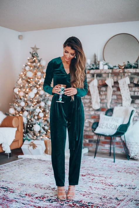 The Perfect Holiday Party Looks | The Girl In The Yellow Dress | Holiday Jumpsuit | Green Jumpsuit | Holiday Looks | Holiday Style | December | Revolve | @Revolve #thegirlintheyellowdress #holiday #jumpsuit #fashion #winterfashion #style #holidayparty Classy Party Outfit, Holiday Party Looks, Holiday Jumpsuit, Holiday Outfits Summer, Holiday Party Outfits, Holiday Party Fashion, Holiday Outfits Christmas, Trendy Christmas Outfits, Party Outfits For Women