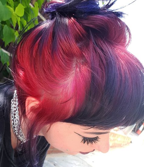 Purple Roots, Red Purple Hair, Colored Hair Roots, Pink And Black Hair, Magenta Hair, Purple Ombre Hair, Dyed Hair Purple, Red Hair Inspo, Hair Inspiration Long