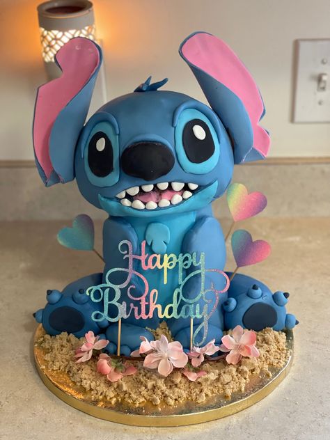 Disney Stitch Cake Ideas, Disney Birthday Cakes Stitch, Stitch Disney Cake, Fandom Cakes, Isabella Cake, Stitch Cakes, Stitch Birthday Cake, Lilo And Stitch Cake, Stitch Cake