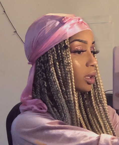 Durags Women Braids, Durag With Box Braids, Durag With Braids, Durags Women Outfits, Durag Woman, Durags Women, Cabello Afro Natural, Afro Braids, Mode Instagram