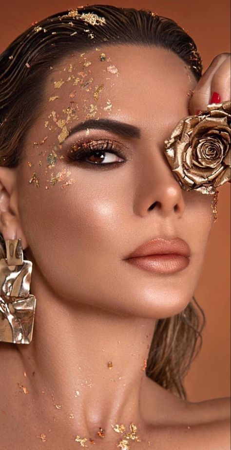 Half Makeup Face, Gold Accent Makeup, Gold Flake Photoshoot, Creative Makeup Photoshoot Ideas, Makeup Shoot Ideas Photoshoot, Avangard Makeup, Gold Photoshoot Ideas, Aura Photoshoot, Goddess Editorial