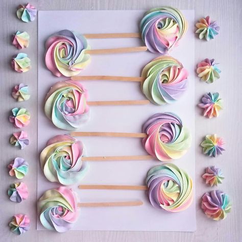 Rainbow Meringue, Lollipop Recipe, Pecan Desserts, Nifty Crafts, Garden Cakes, Lollipop Candy, Rainbow Birthday Party, Meringue Cookies, Unicorn Cake