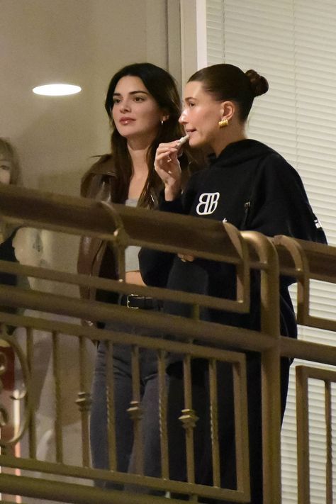 Hailey And Kendall, Hailey Bieber And Kendall Jenner, Kendall Jenner And Hailey Bieber, Kendall Jenner Icons, Hailey Baldwin Style, Park Restaurant, West Hollywood California, Bella Hadid Style, Hadid Style