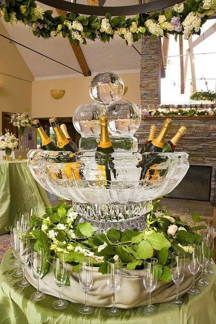 Champagne fountain ice sculpture Champagne Table, Champagne Fountain, Deco Champetre, Cocktail Ideas, Table Decorating, Ice Sculpture, Champagne Bar, Decorations Table, Food Displays