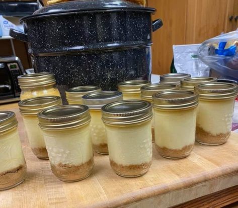 Canning Cheesecake In A Jar, Canning Cheesecake, Pressure Canning Recipes, Canning Process, Canning Ideas, Cheesecake In A Jar, Canning Jam, Canning Tips, Dessert In A Jar