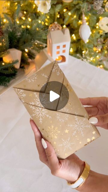 Chantel Mila Ibbotson on Instagram: "Add some extra cheer to your Christmas this year 🎁🎄 save this video for when you’re wrapping your Christmas gifts. My gift wrapping series is back this year and in the lead up to Christmas I’ll be sharing some fun gift wraps to make your Christmas a little bit extra special. It’s a free and easy way to share some extra joy to the loved ones in your life. This wrap was so popular last year - will you be trying out this fold? Have a magical day lovelies 🎄♥️ Gift Wrapping Videos Tutorial, How To Wrap A Candle For Christmas Gift, How To Wrap A Small Gift, Gift Wrapping Techniques Video Tutorials, Wrapping A Gift Card, How To Wrap A Gift, Creative Christmas Wrapping Ideas, Wrapping Tricks, Gift Card Wrapping