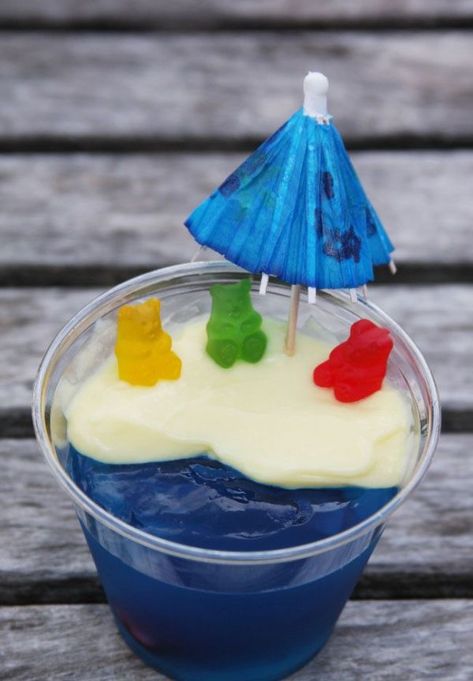 de9fb5649fb49e20bc2ff2bc698fb5af Jello Custard, Pool Party Treats, Beach Treats, Beach Snacks, Summertime Snacks, Blue Jello, Jello Shot Recipes, Creative Snacks, Summer Birthday Party