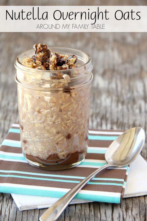 Whether you like your overnight oats hot or right out of the fridge, these Nutella Overnight Oats will get your day off to a great start. Nutella Overnight Oats, Easy Overnight Oatmeal, Cold Oats, Nutella Recipes Easy, Healthy Nutella, Chia Overnight Oats, Overnight Oatmeal Recipes, Oat Recipes Healthy, Overnight Oats Recipe Healthy