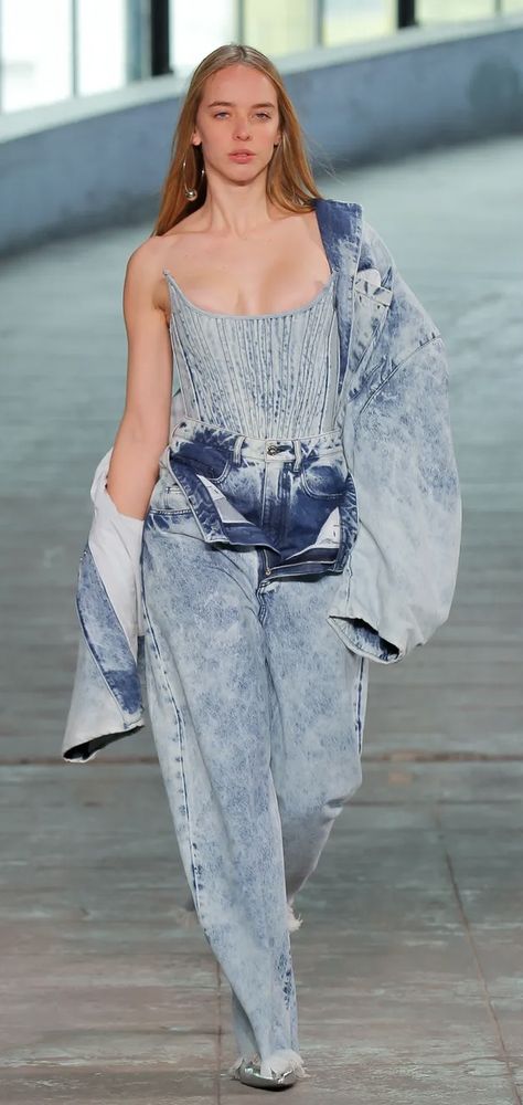 Denim Runway, Denim Tie Dye, Ombre Denim, Denim Tie, Paula Abdul, Wear Pearls, Womens Denim, Faded Denim, Denim Details