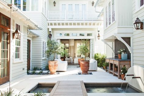 Best Exterior Paint, Beach House Interior, Exterior Paint Colors, Hus Inspiration, Low Country, Exterior House Colors, Backyards, Florida Home, Outdoor Rooms