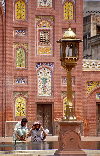 Lahore, Pakistan Wazir Khan Mosque, Pakistan Art, Pakistani Art, Pakistan Culture, Pakistani Culture, Pakistan Travel, Punjab Pakistan, Beautiful Mosques, Indian Architecture