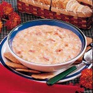 Ham and Bean Chowder Ham Chowder Recipe, Elvis Recipes, Bean Chowder, Quick Soups, Ham Chowder, Lunch Dishes, Ham And Bean, Soup Ideas, Cheesy Ham