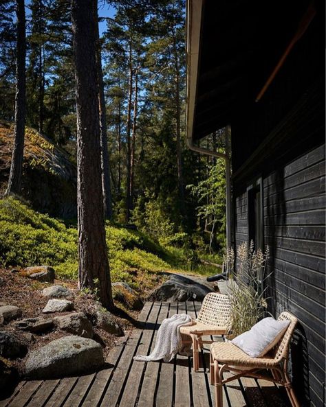 Finnish Cabin, Scandinavian Summer House, Home Ideas Kitchen, Summer Cabins, My Scandinavian Home, Home Drawing, Timber Cabin, Drawing Home, Sleek Decor