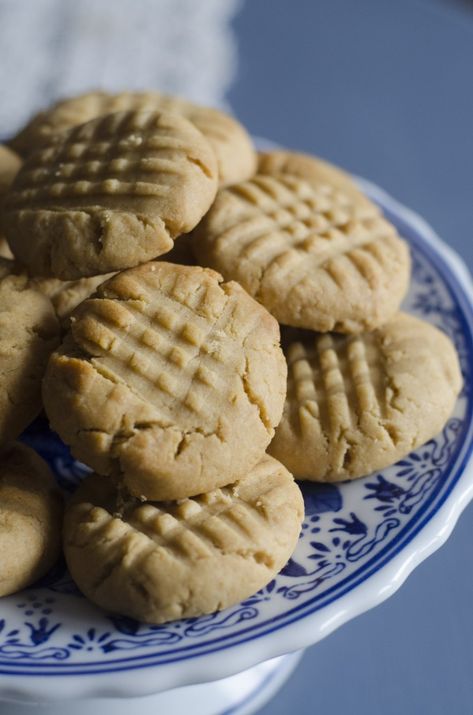 Naturally Sweet Peanut Butter Cookies Maple Syrup Cookies, Cookies With Peanut Butter, Peanut Butter Protein Cookies, Maple Cookies, Healthy Cookie Recipes, Organic Butter, Peanut Butter Honey, Peanut Butter Cookie Recipe, Easy Peanut Butter