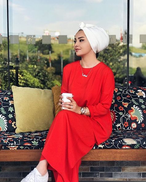 Image may contain: 1 person, hat Hijabi Turban, Hijabi Outfit, Modern Hijab, Modern Hijab Fashion, Publication Instagram, Casual Hijab, Hijab Styles, Style Hijab, Muslim Outfits