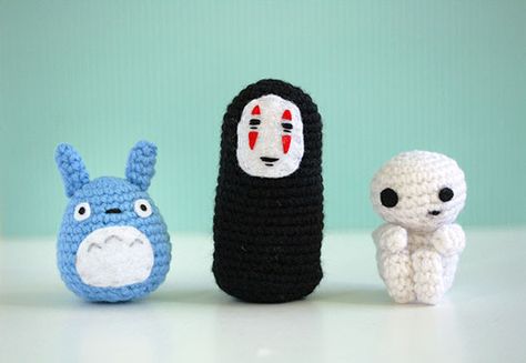 miyazaki group Miyazaki Crochet, Totoro Crochet, Crochet Totoro, Free Crochet Sweater, Crochet Gift Ideas, Easy Bag, Diy Pet Toys, Crochet Pokemon, Crocheting Patterns