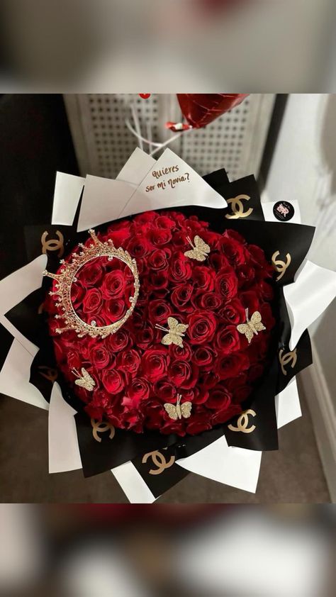 Black And Red Flower Bouquets, Bouquet Of Red Roses Aesthetic, Rose Bouquet Aesthetic, Ramos Aesthetic, Flower Bouquet Aesthetic, Idol Life, Sweet 15 Party Ideas Quinceanera, Roses Bouquet Gift, Flower Boquet