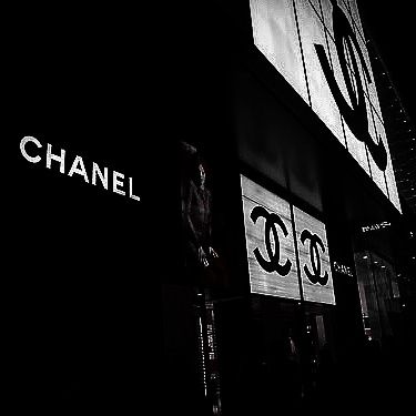 Chanel Pfp, Mona Core, Sofia Core, Chanel Background, Chanel Aesthetic, Dior Aesthetic, Dark Modern, Super Rich Kids, 2000s Aesthetic