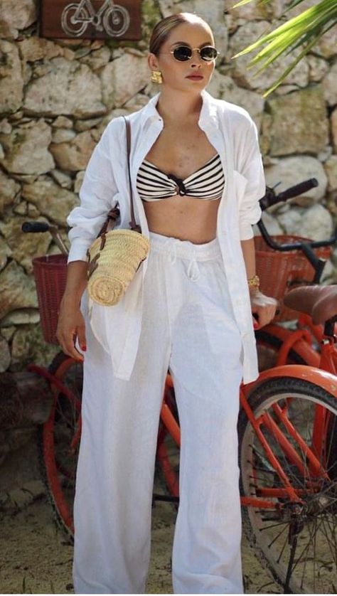 Outfits de Verano para Mujeres 2024 - Ideas de fotos Greece Day Outfits, Beach Resort Outfits, Cancun Outfits, Pool Outfits, Timeless Fashion Pieces, Vacation Outfits Women, Tropical Outfit, Hawaii Outfits, Vacay Outfits