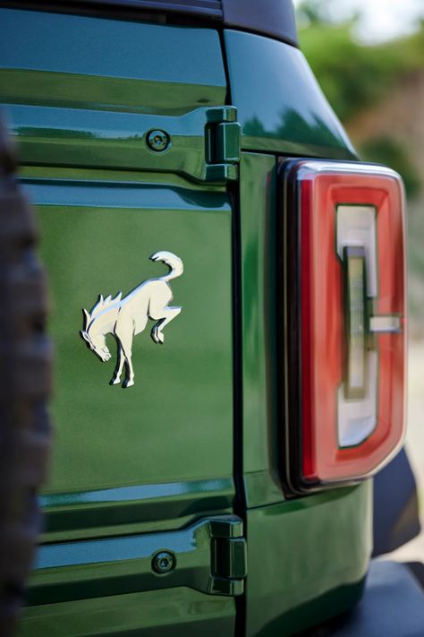 Ford Bronco Wallpaper, Bronco Wallpaper, Green Ford Bronco, Green Bronco, Ford Aesthetic, 2022 Bronco, Broncos Wallpaper, New Ford Bronco, Ford Bronco 4 Door