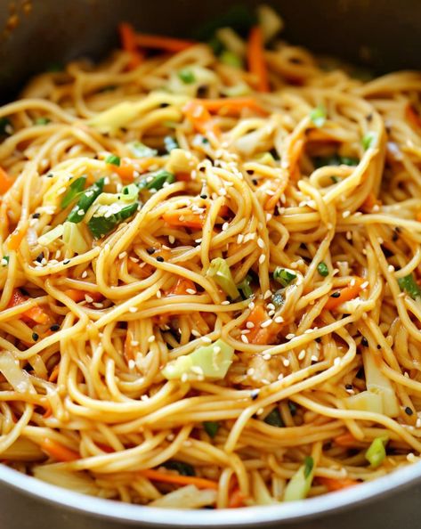 Delicious and easy One-Pot Teriyaki Noodles recipe. Perfect for a quick weeknight dinner! #teriyaki #noodles #onepotmeal #easyrecipe #quickmeal Terriyaki Noodles, Teriyaki Noodles Recipe, Japan Noodles, Easy Asian Noodle Recipes, Easy Asian Noodles, Asian Salad Recipe, Teriyaki Noodles, Noodle Dinner, Asian Noodle Dishes